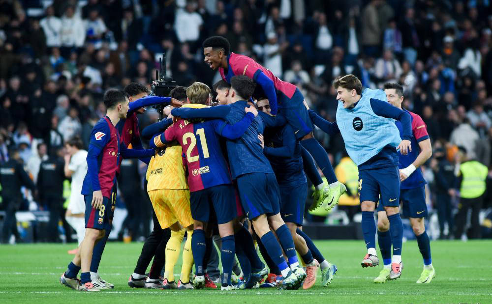 巴萨夺冠热望尚未失灰，皇马欧冠异军突起