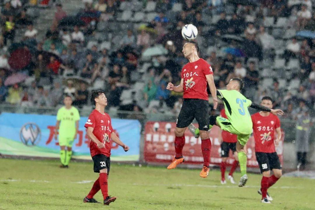 观众们期待在足球比赛中看到哪些精彩瞬间? 观众们期待在足球比赛中看到哪些精彩瞬间?