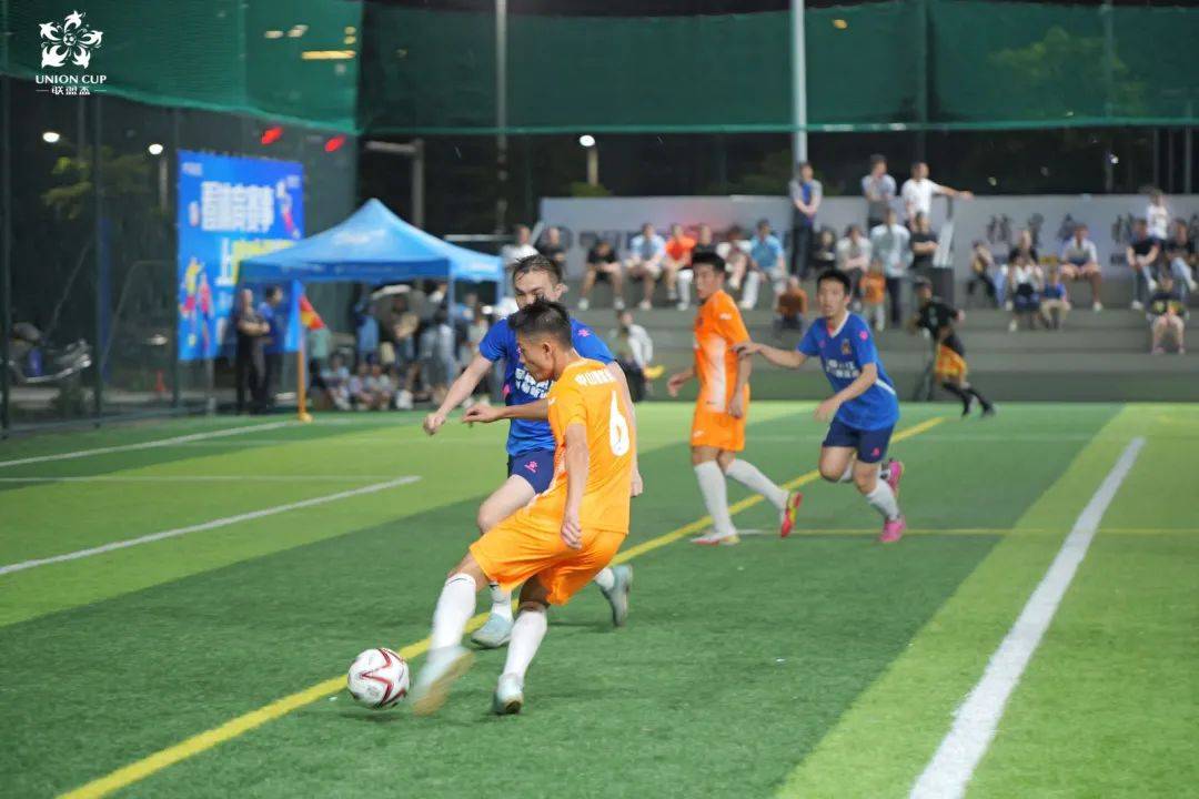 足球盛宴精彩纷呈，球迷欢呼雀跃