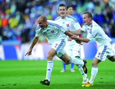 斯洛伐克队闯入欧洲杯正赛，成为黑马之殿