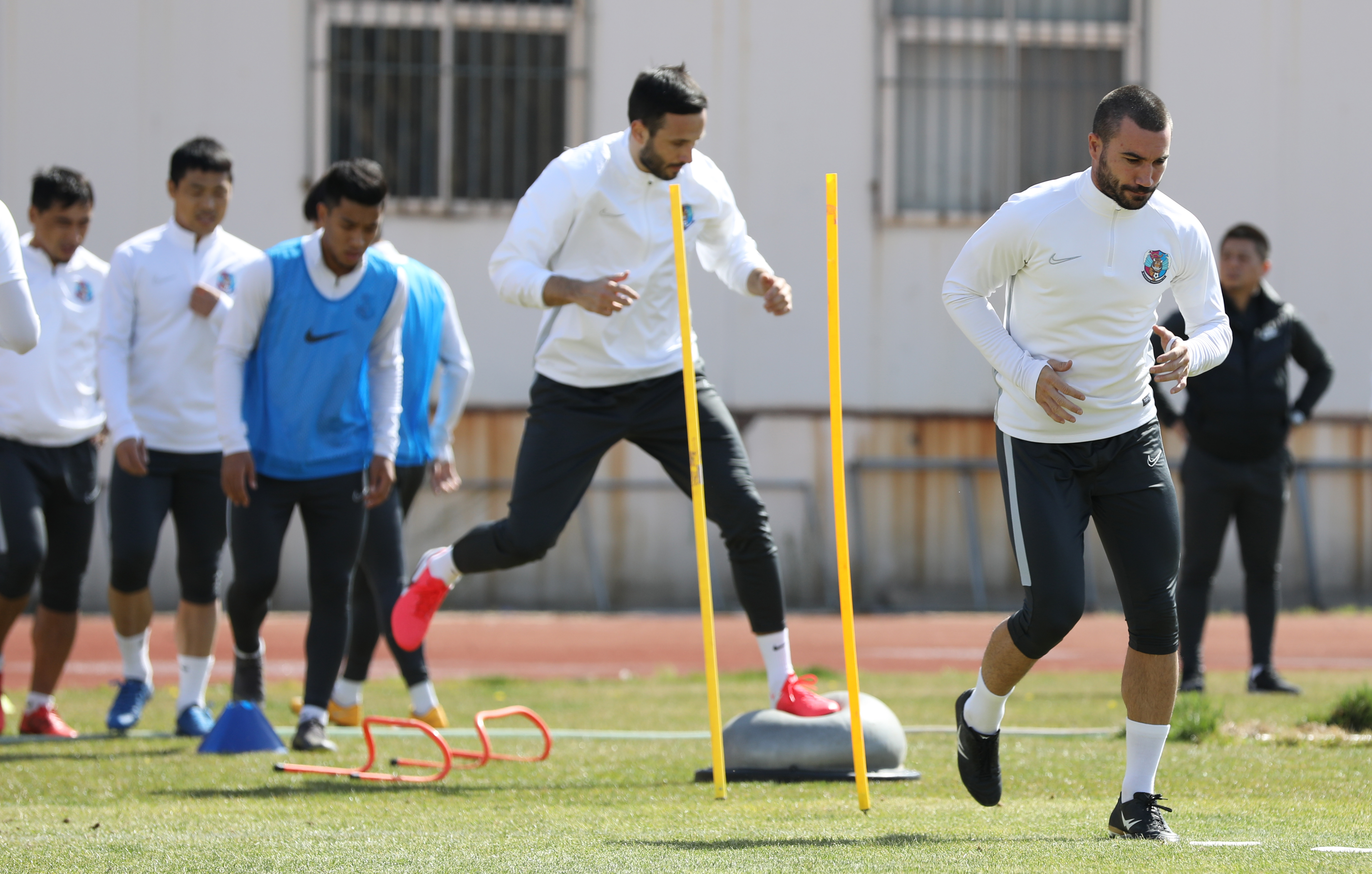 九游娱乐入口-青岛黄海队外援携手取得胜利，展现团队合作