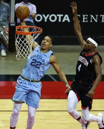 九游娱乐网站-关于抢镜登场！NBA比赛中球员大秀扣篮的信息