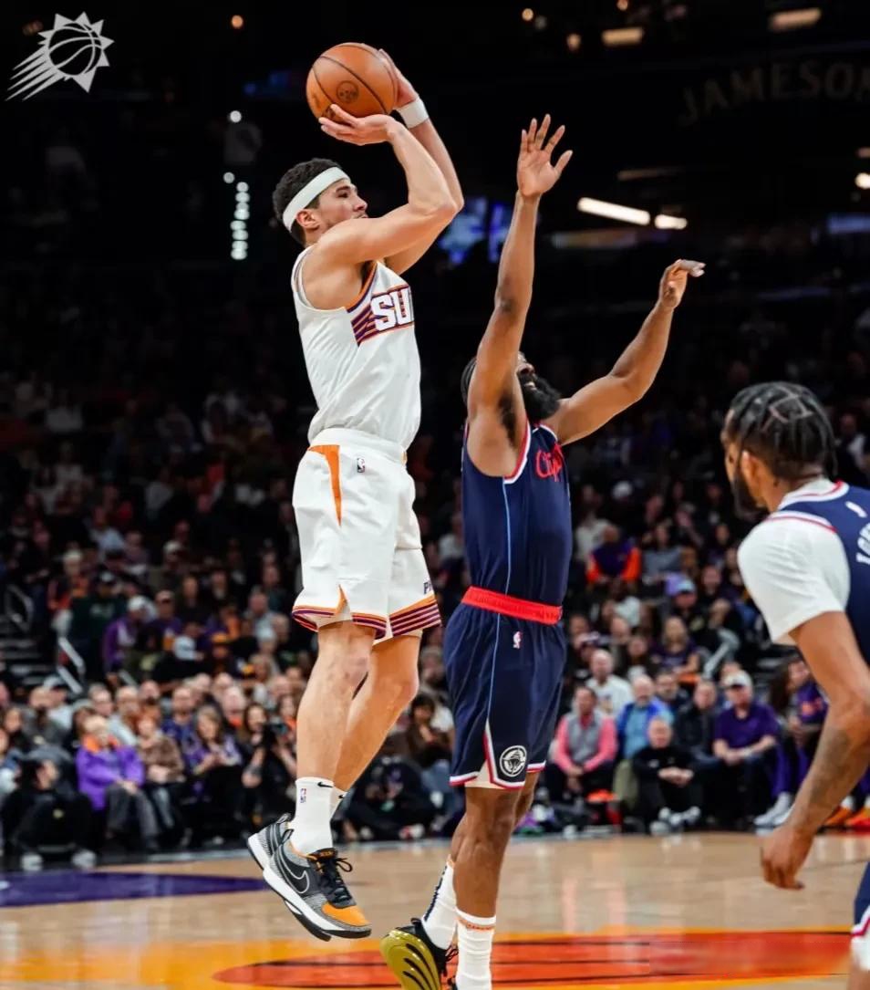 关于快船队员紧凑防守,成功压制对手进攻的信息 关于快船队员紧凑防守,成功压制对手进攻的信息