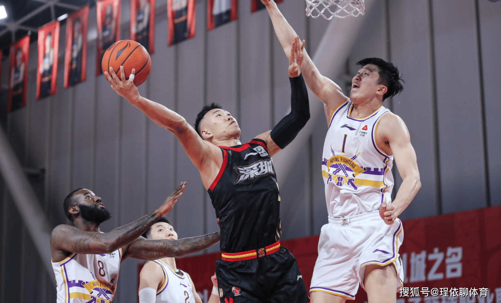 九游体育-包含黑龙江与山西队对局激烈，比分领先交替不断的词条
