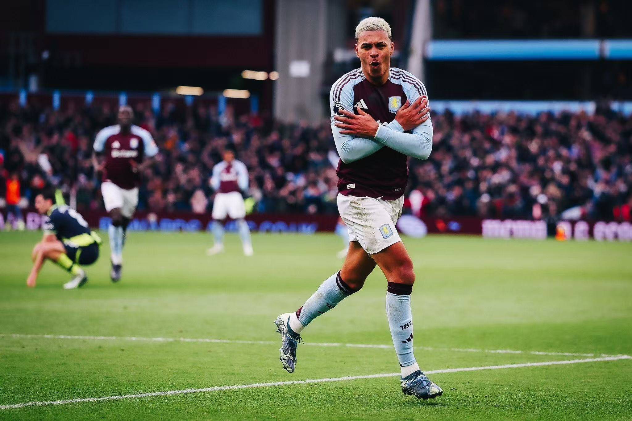 九游APP-关于纽卡斯尔联主场失利，英超排名下滑的信息