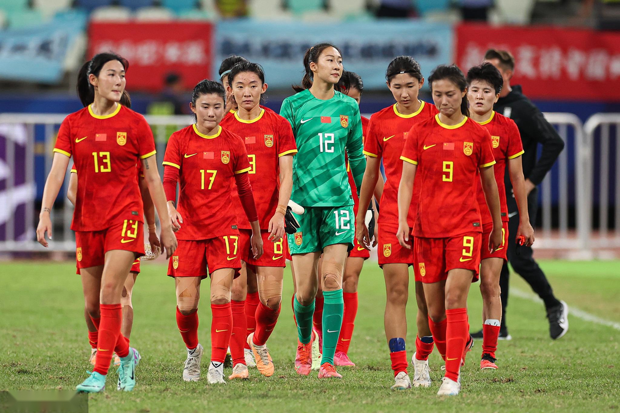 九游VIP-女足比赛中，中国队展现出统一配合
