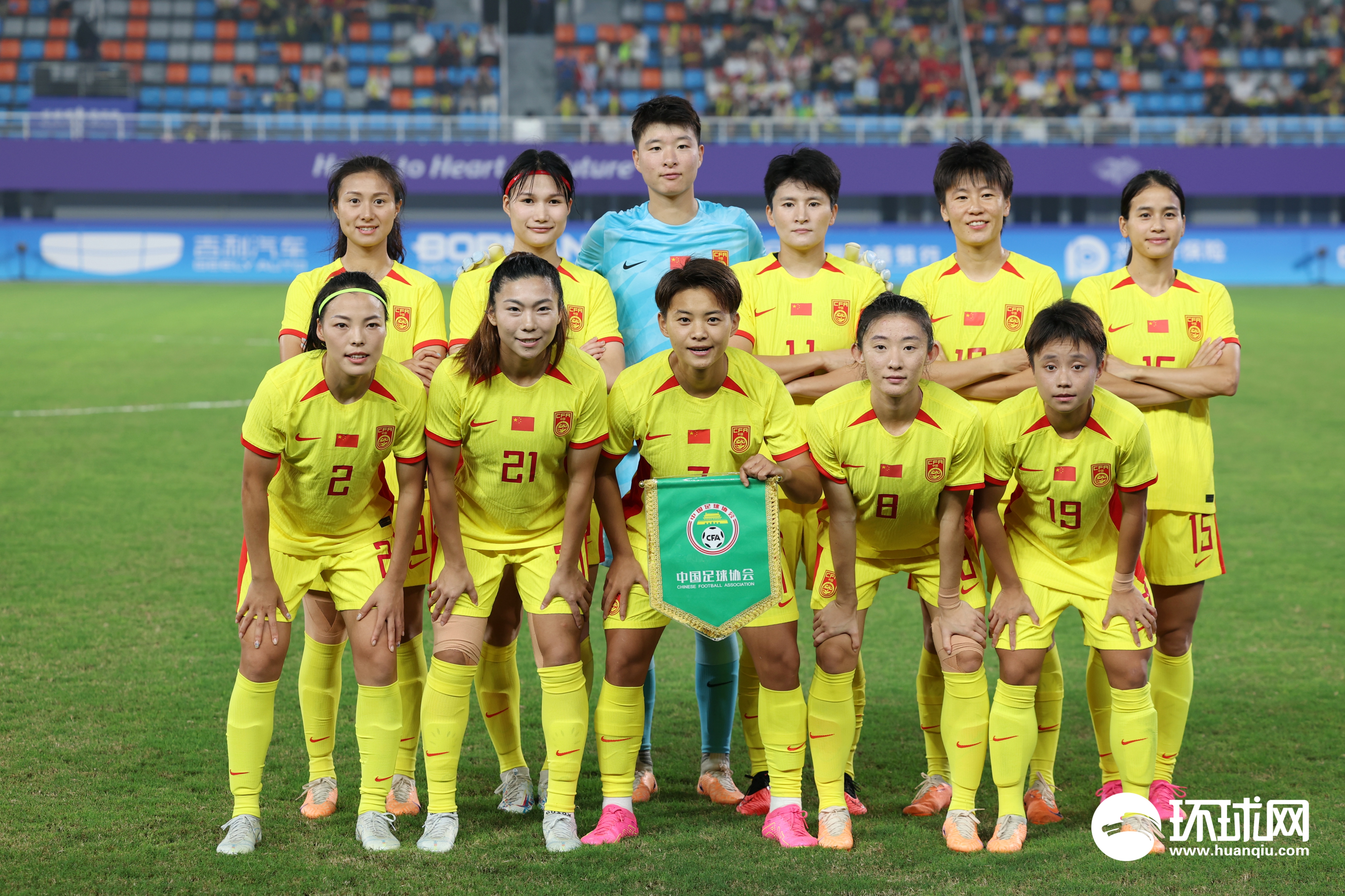 女足比赛中，中国队展现出统一配合