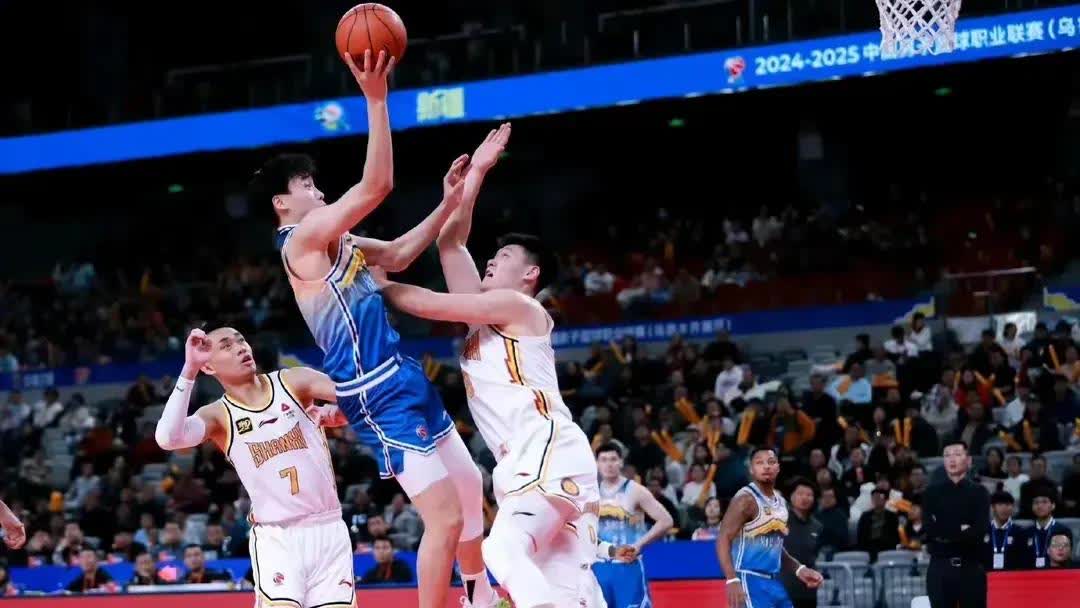 九游娱乐app下载-黑马风采！篮球赛场队伍表现抢眼的简单介绍