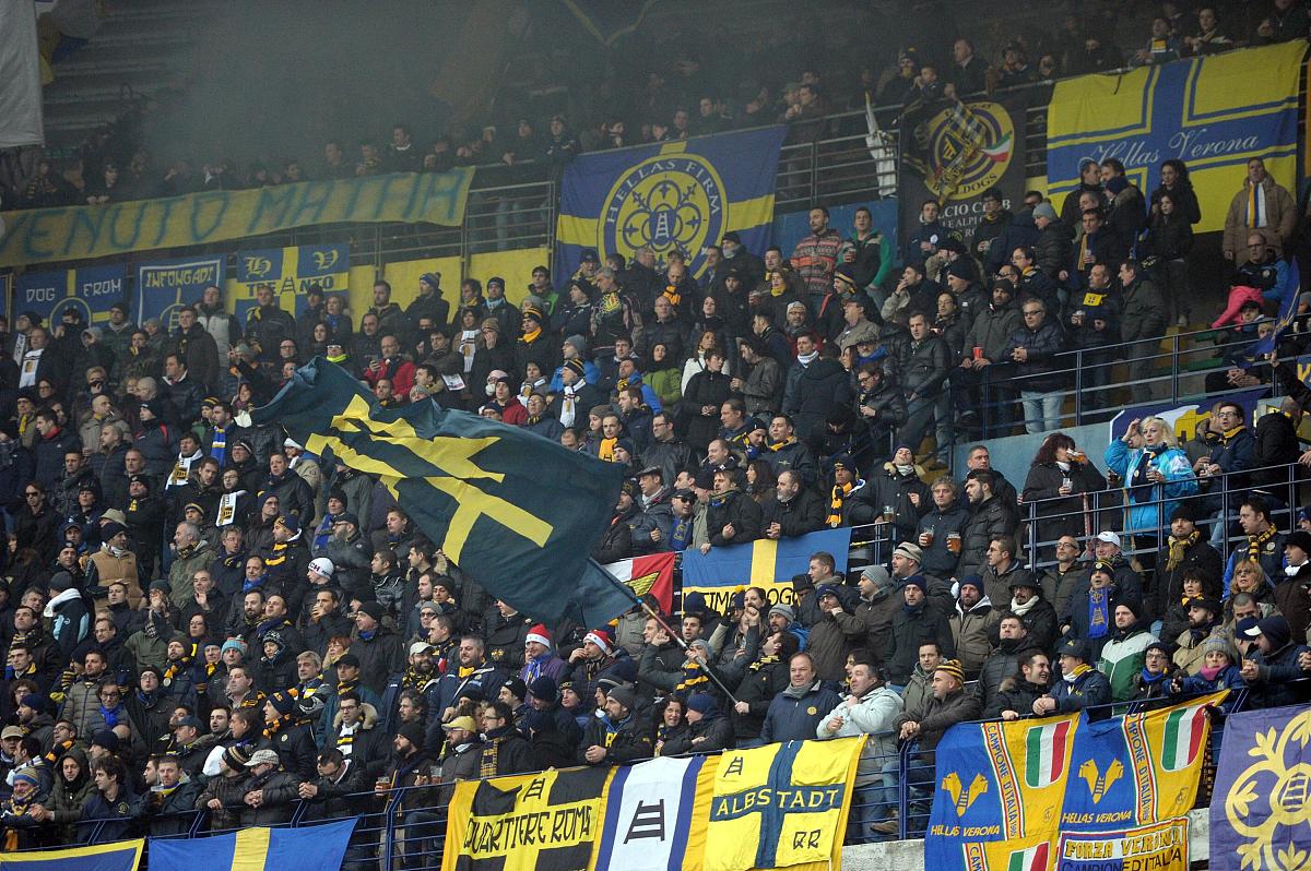 九游娱乐官方-多特蒙德前场火力梗阻，球队进攻组织混乱