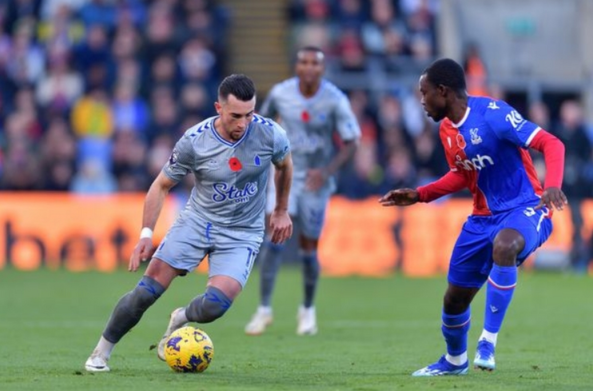 包含水晶宫主场大胜，保级压力稍有减轻的词条