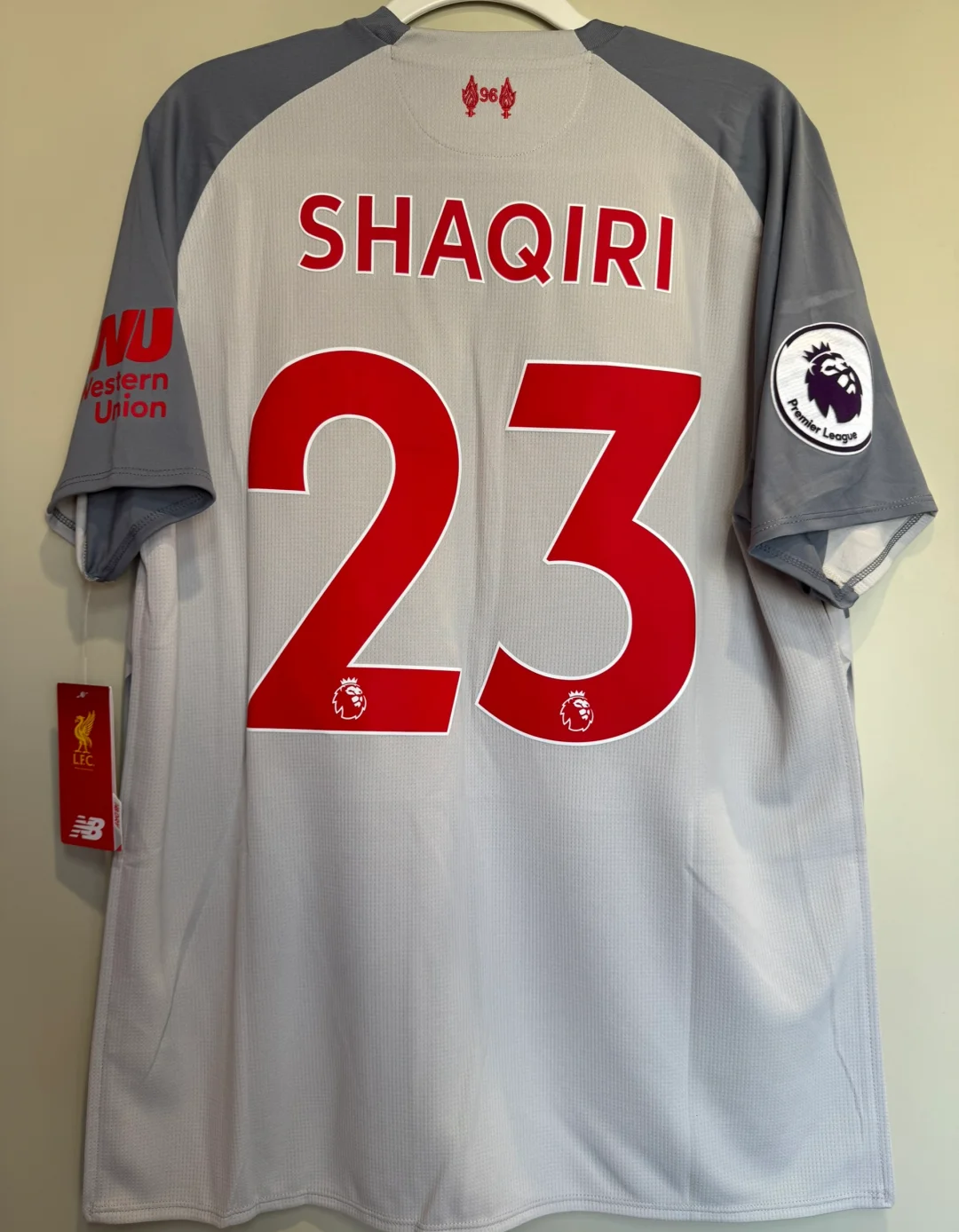 利物浦发行限量版球衣纪念历史性冠军的简单介绍