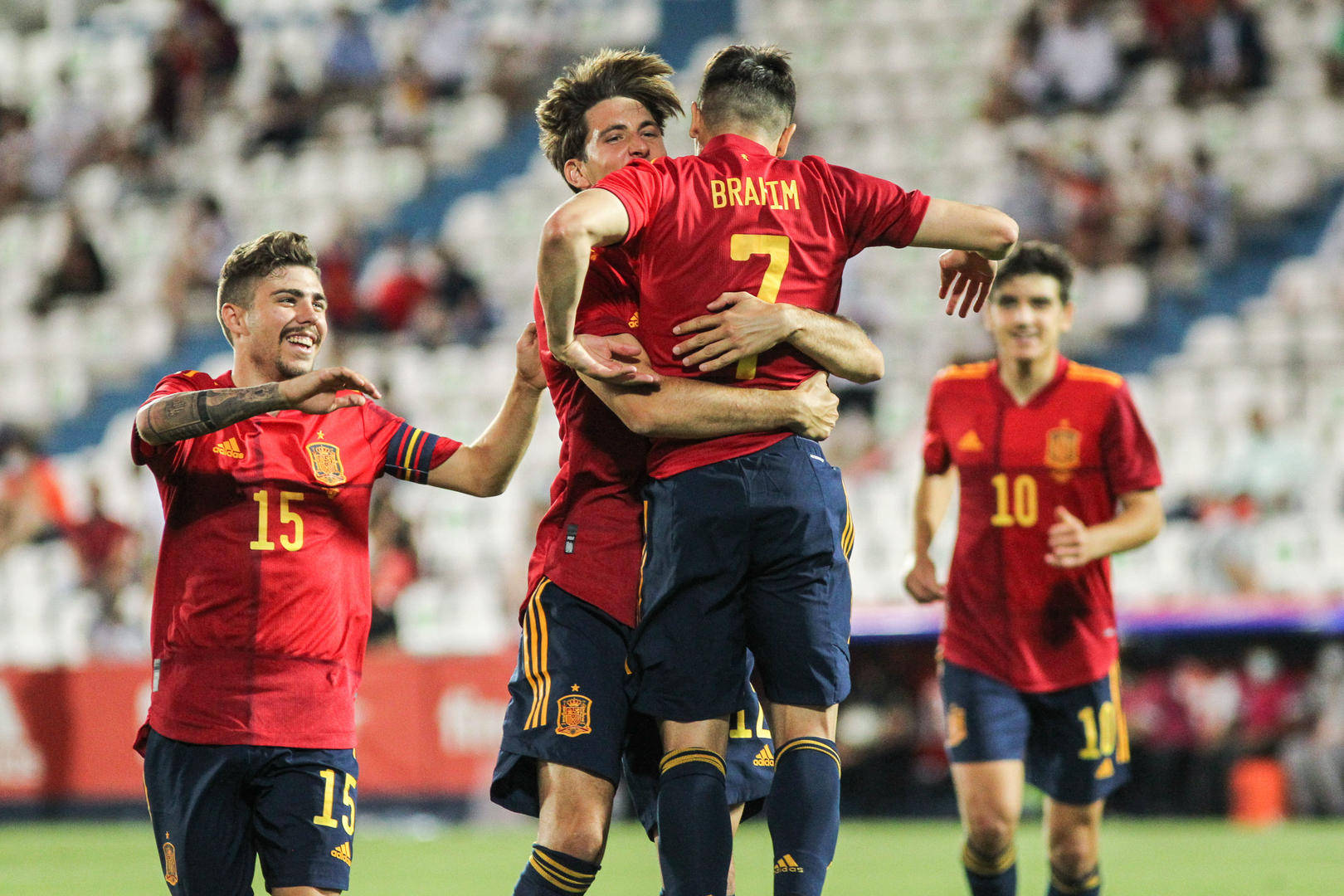 九游app下载-包含西班牙轻取瑞典，获小组头名晋级的词条