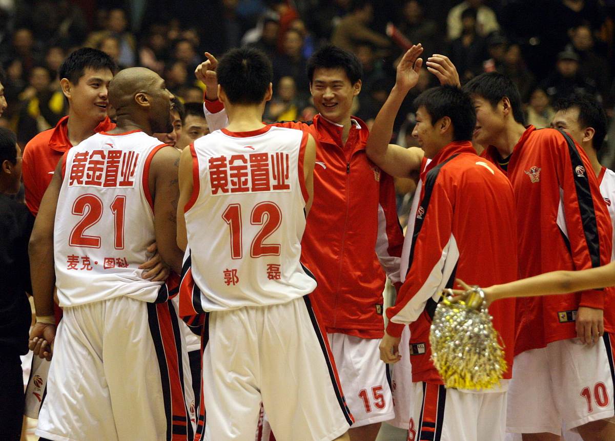 年轻球员崭露头角,助球队取得胜利 年轻球员崭露头角,助球队取得胜利