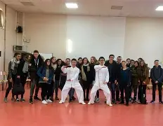 瓦朗谢纳主场失利，铩羽而归状态堪忧的简单介绍