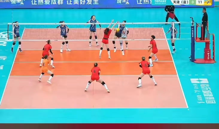 巴西排球队对阵对手，展开激烈较量