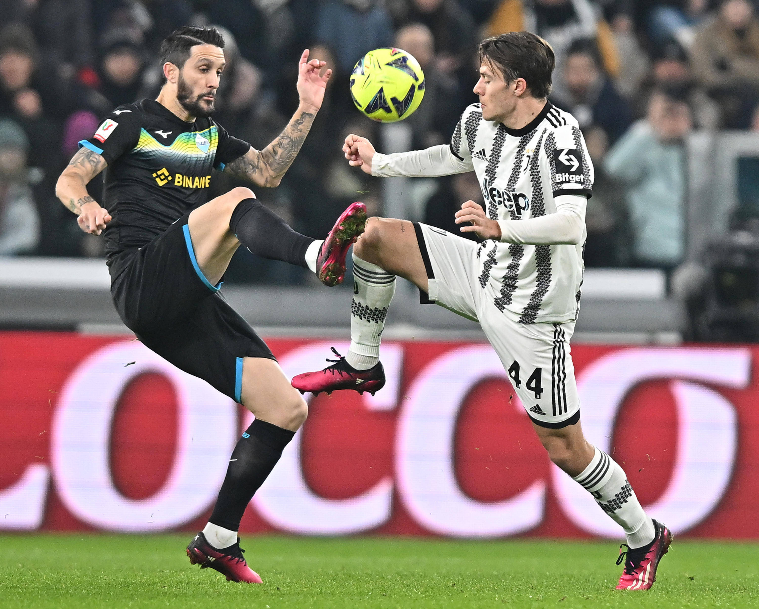 克罗地亚队遭遇挑战，险胜对手