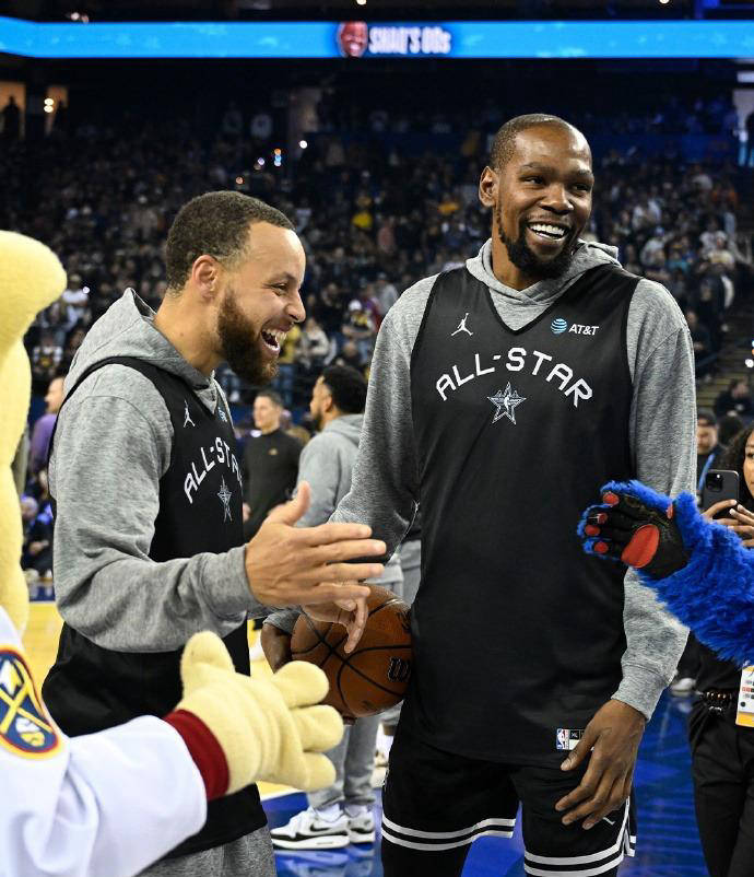 九游官网-NBA全明星周末盛况再现，球迷激情高涨