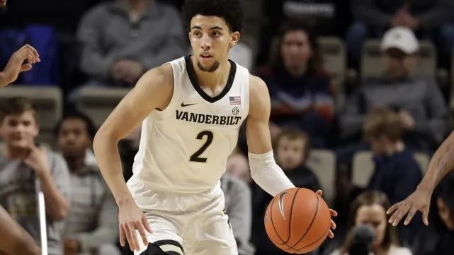 篮球名宿受邀开讲座,传授篮球智慧助力新秀成长 篮球名宿受邀开讲座,传授篮球智慧助力新秀成长