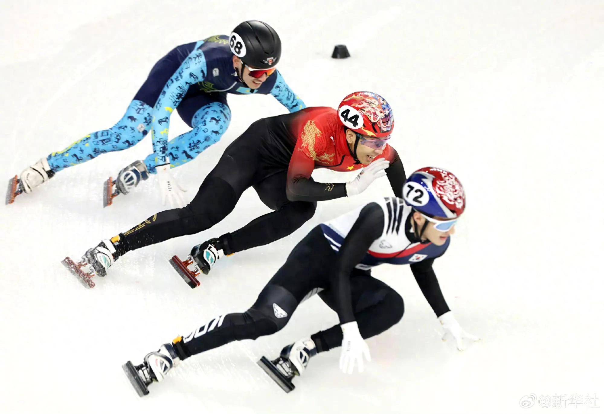 短道速滑队再添金牌,团队合作无间的简单介绍 短道速滑队再添金牌,团队合作无间的简单介绍