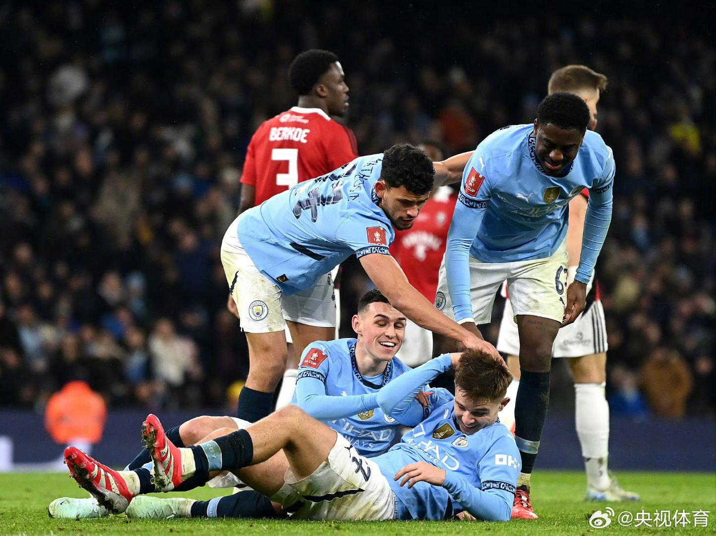 关于曼城不敌巴黎，晋级再添难题的信息