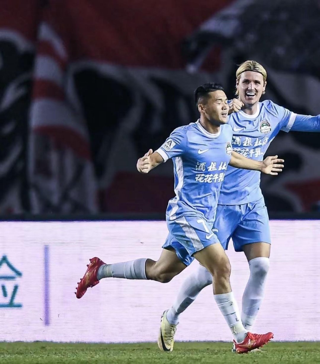 河南男篮艰难获胜，士气大振