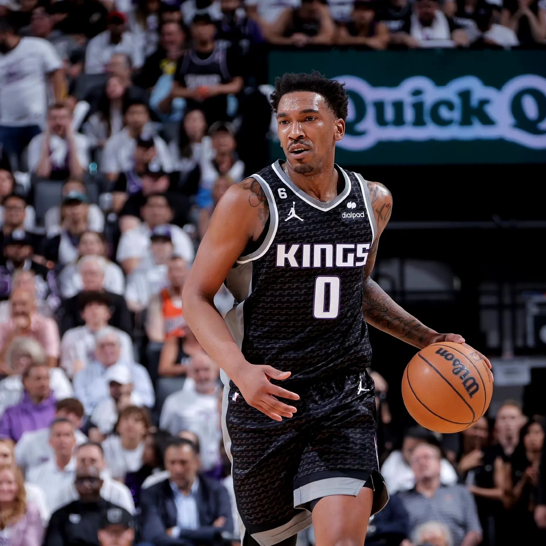 九游中国-快船队首发球员表现出色，为球队带来胜利