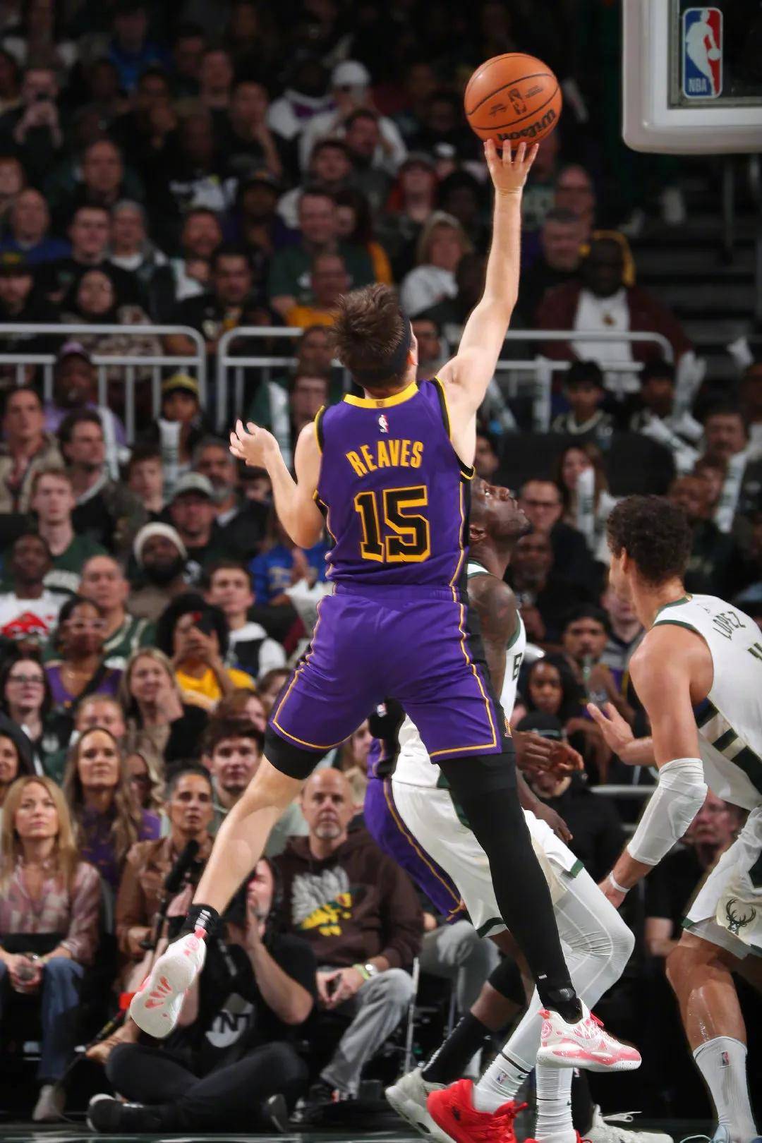 湖人主场不敌雄鹿遭遇两连败 湖人主场不敌雄鹿遭遇两连败