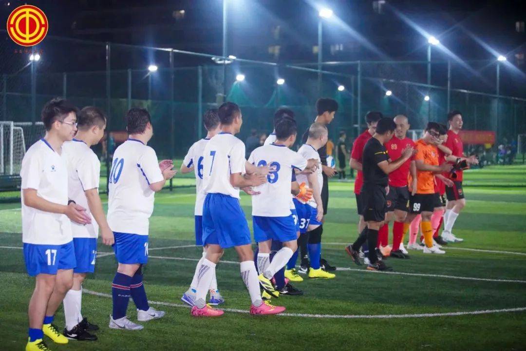 热血激战！足球比赛引人入胜