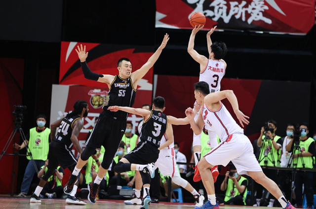 争冠热门球队之一四川队遭遇三连败 争冠热门球队之一四川队遭遇三连败