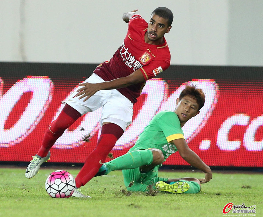 富力主场逼平恒大，保持不败表现