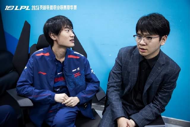 BLG碾压DK，Inspired极限生还后反打宿敌对决全球总决赛，留下经典瞬间的简单介绍