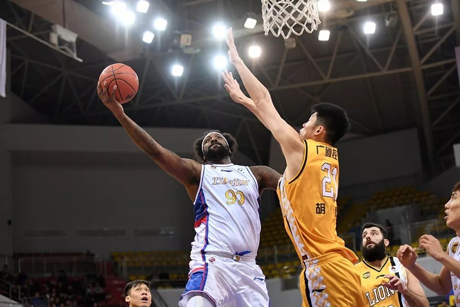 九游app下载-天津男篮奋力搏杀，斗志昂扬迎接胜利